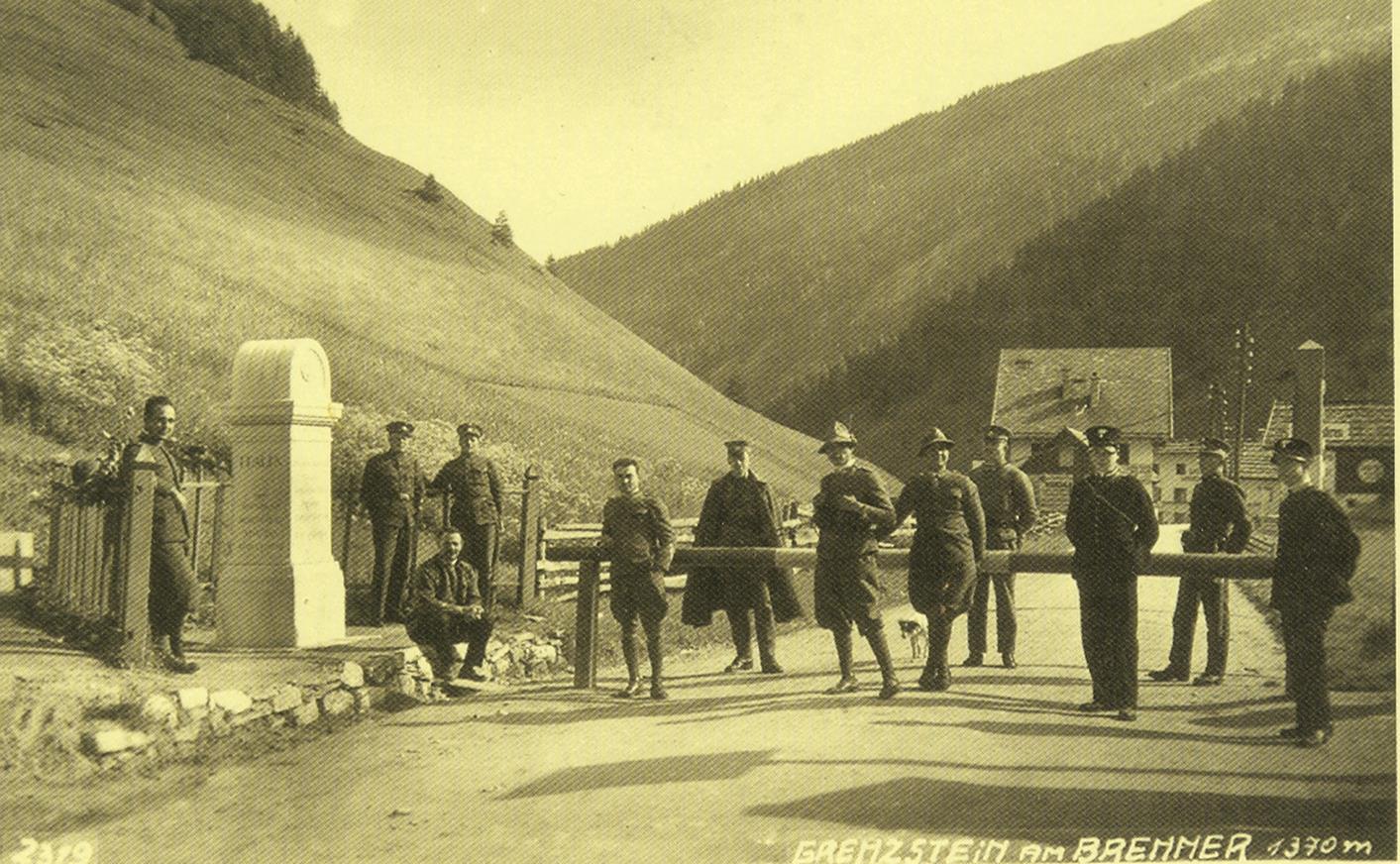 Il cippo confine del Brennero dopo l'annessione del Tirolo meridionale all'Italia 