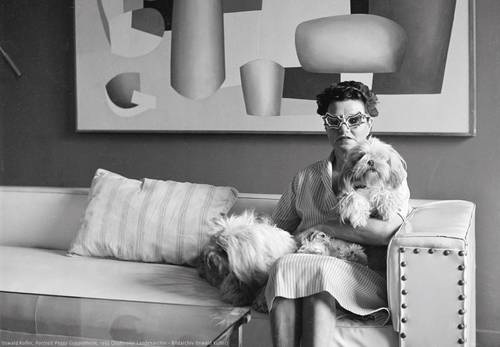 Peggy Guggenheim nella sua casa a Venezia. Foto Oswald Kofler 1955