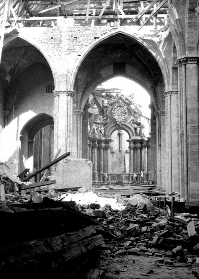 Il Duomo di Bolzano gravemente danneggiato dai bombardamenti