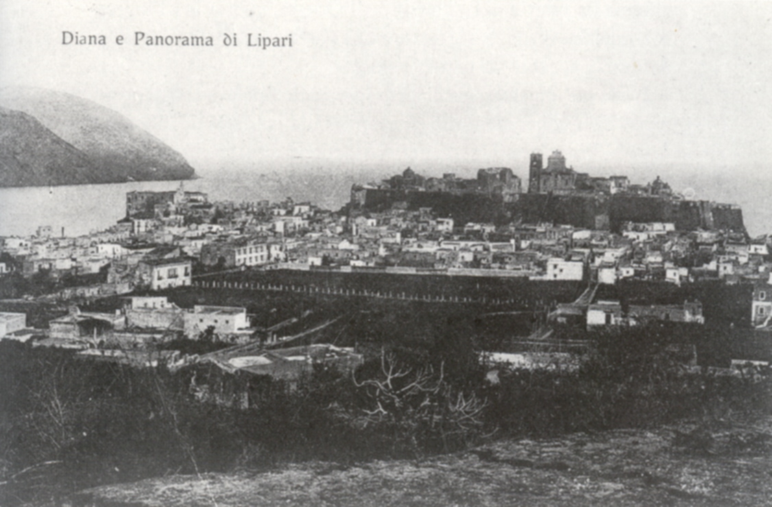 La cittadina di Lipari e il Castello