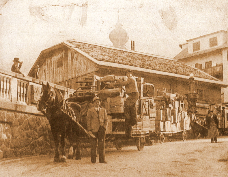 Optanti sudtirolesi in partenza per il Reich (Archivio Prov. Bolzano) Optanti sudtirolesi in partenza per il Reich (Archivio Prov. Bolzano)
