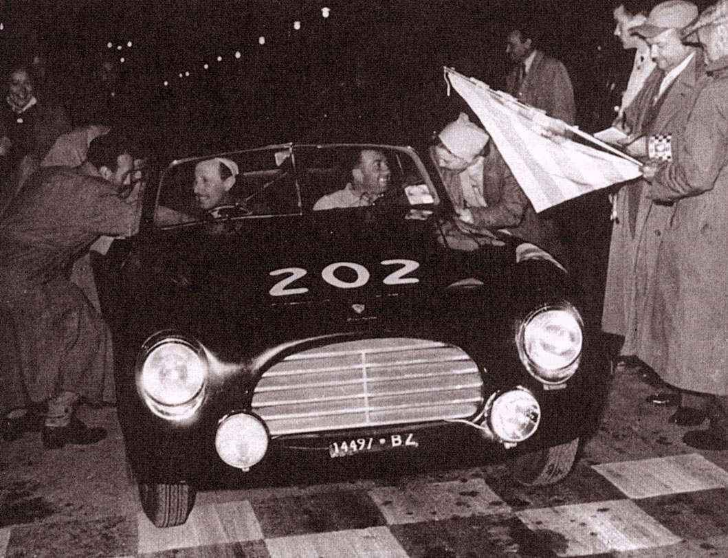 Piero Siena pilota in una delle Mille Miglia, primi anni '50 Piero Siena pilota in una delle Mille Miglia, primi anni '50